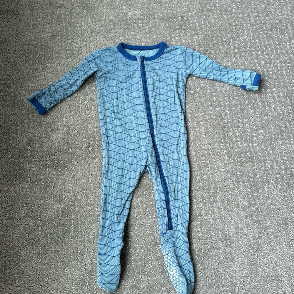 Kickee pants bamboo zipper footie in very good used condition. Size 3-6 months